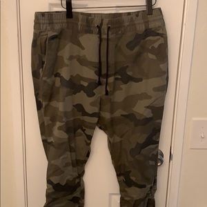 Men’s camo joggers